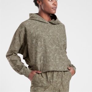 Athleta Farallon Camo Printed Cropped Hoodie XS